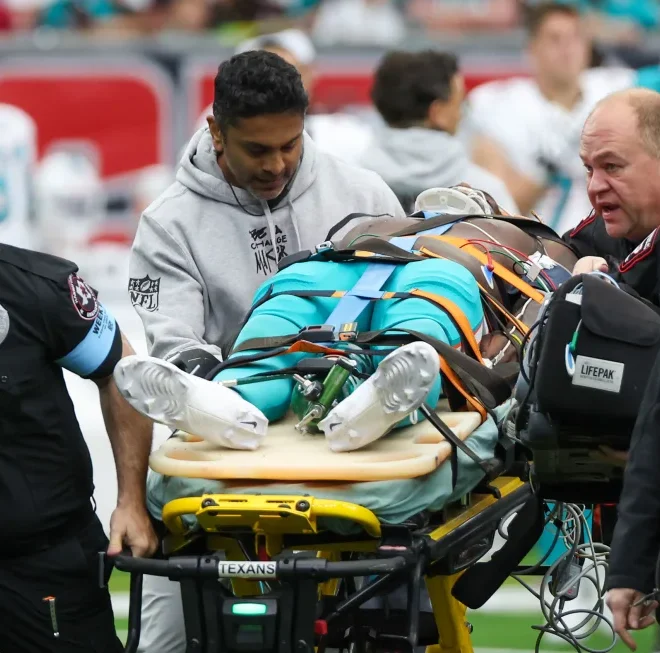 Miami Dolphins’ Grant DuBose Hospitalized After Severe In-Game Collision: Player Safety Under the Spotlight